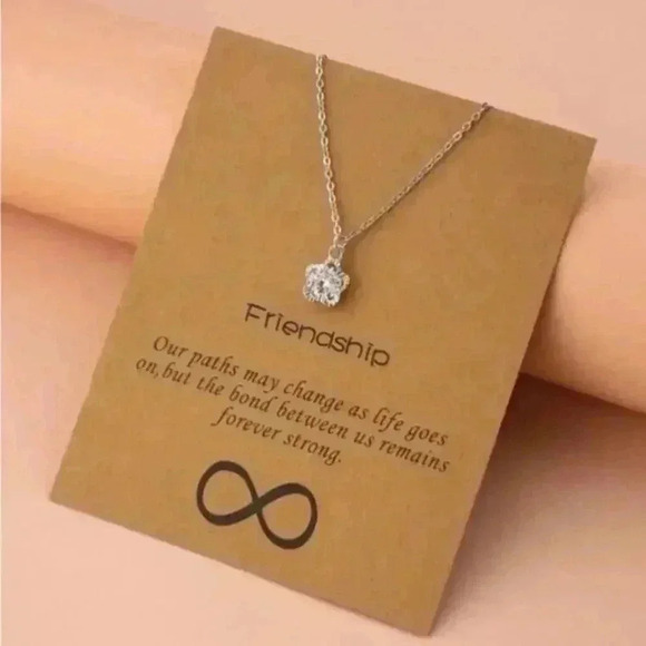 Jewelry - ⚠️Clearance🫧Silver Flower Charm Necklace